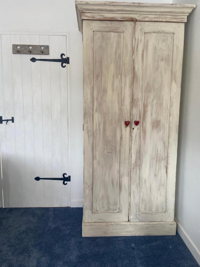 Barrow Harbour Studio Apartment トラリー エクステリア 写真
